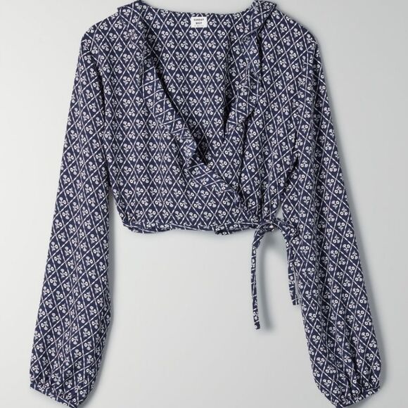 Aritzia Sunday Best Gigi Blouse Crop Blue Side Tie Ruffle Size Small Long Sleeve - Picture 3 of 7
